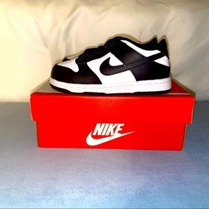 Brand new never before worn dunk-low (pandas)
